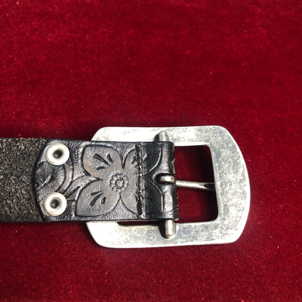 Fossil Black Leather Studded Belt Silver Western Buckle Size 36.25” - Picture 7 of 8